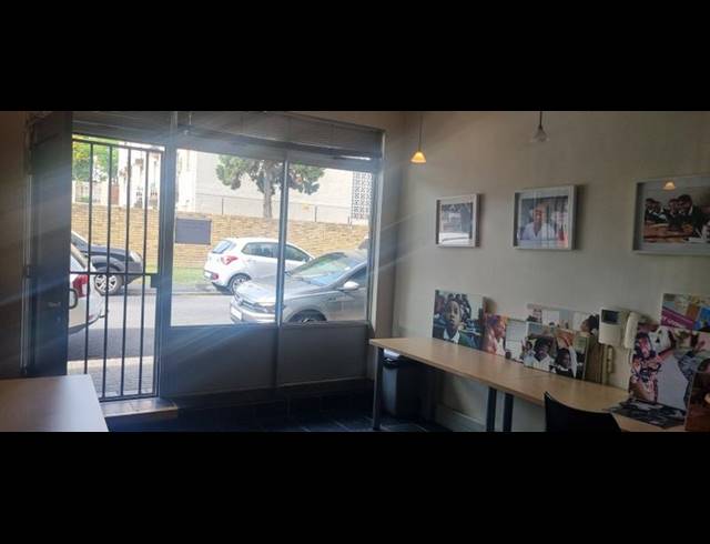 BUSINESS PROPERTY TO RENT IN MOWBRAY